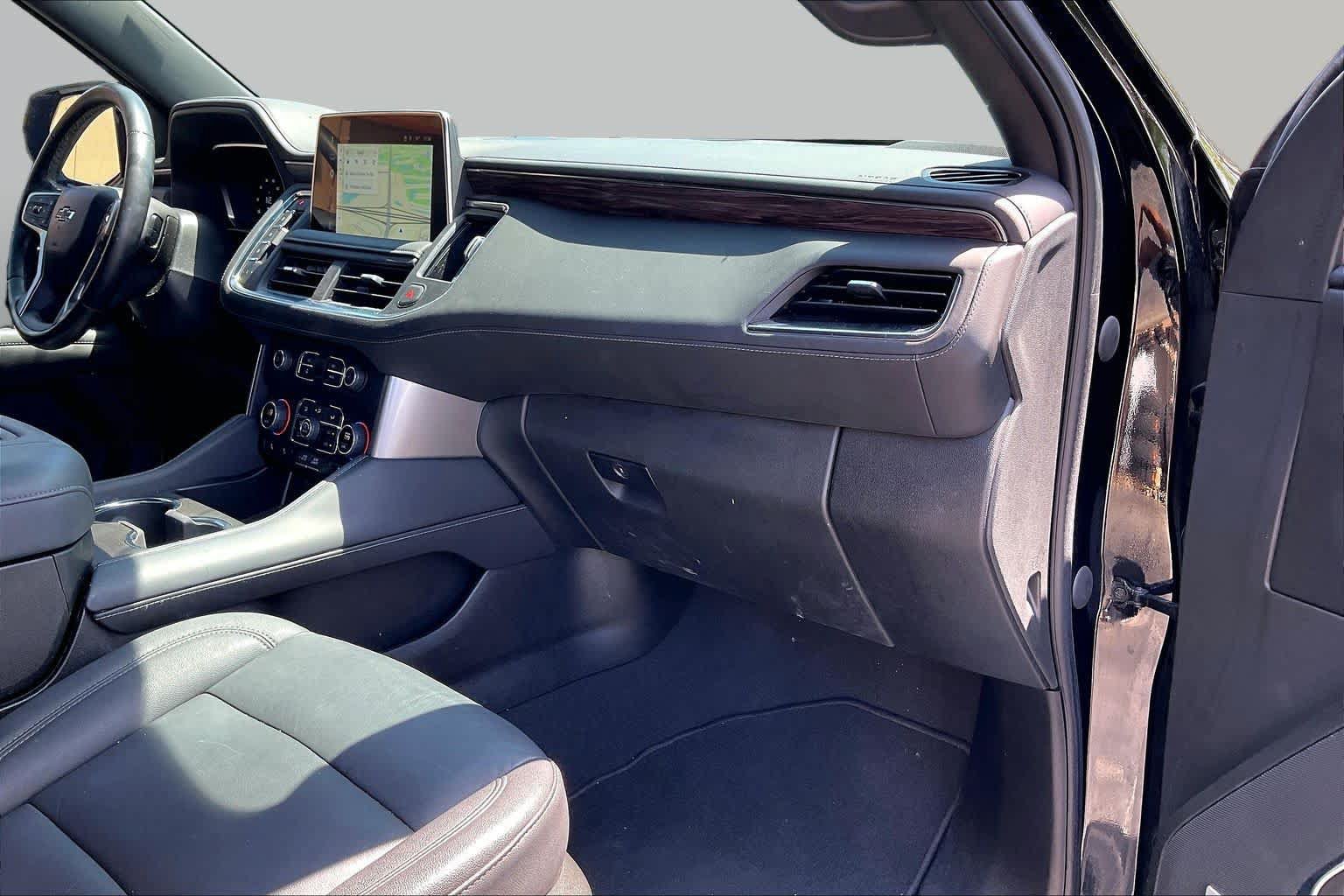 Used 2023 Chevrolet Tahoe Z71 w/ Luxury Package AWD/4WD image 16