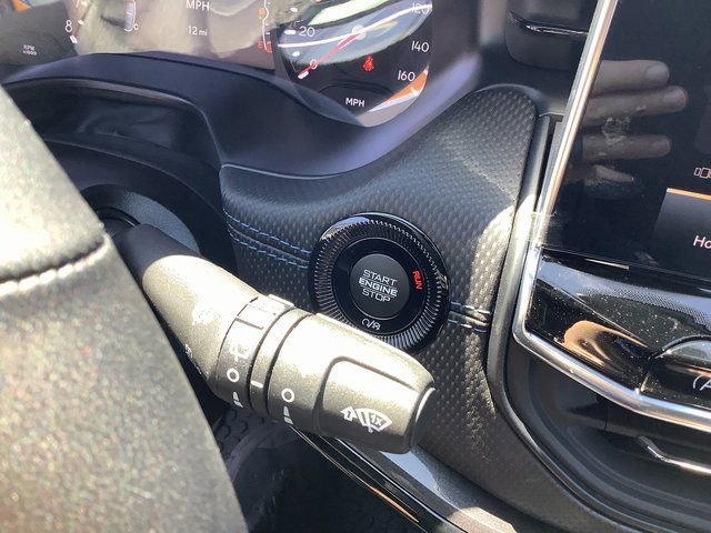 New 2025 Jeep Compass Latitude w/ Sun & Sound Group AWD/4WD image 16