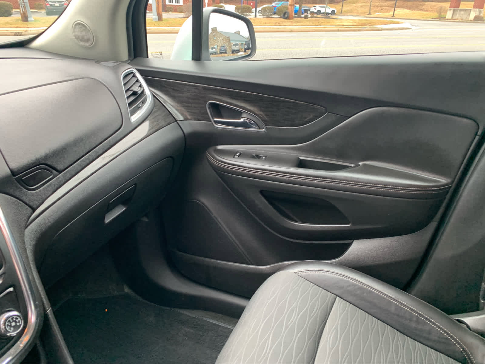 Used 2015 Buick Encore FWD image 22