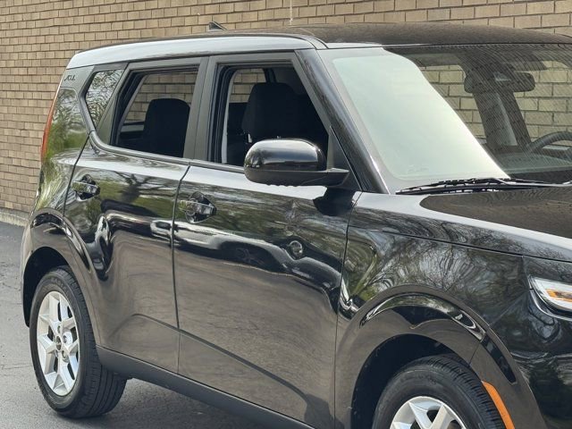 Used 2022 Kia Soul LX w/ Technology Package FWD image 3