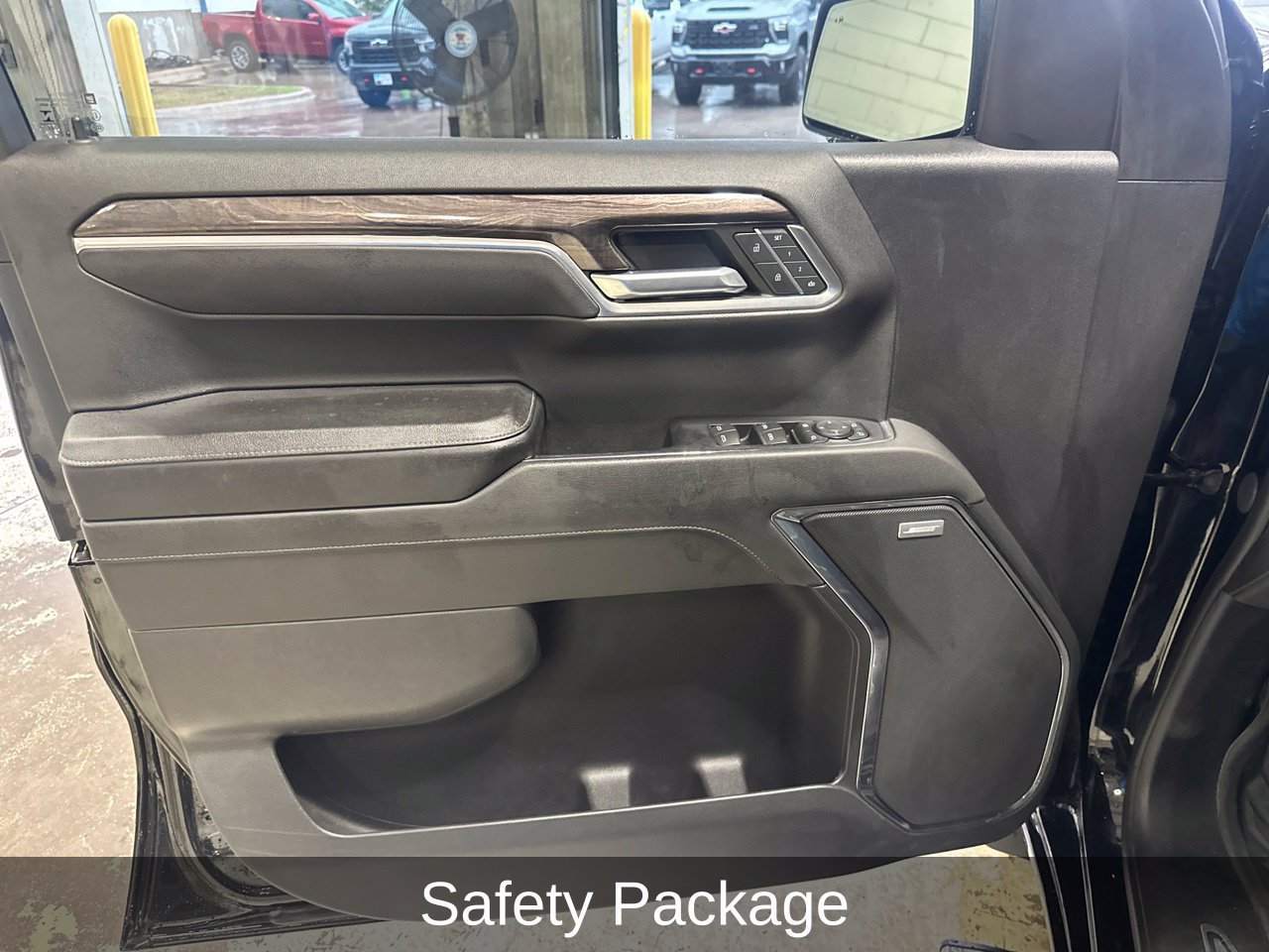 Used 2023 Chevrolet Silverado 1500 LTZ w/ LTZ Premium Texas Edition AWD/4WD image 10