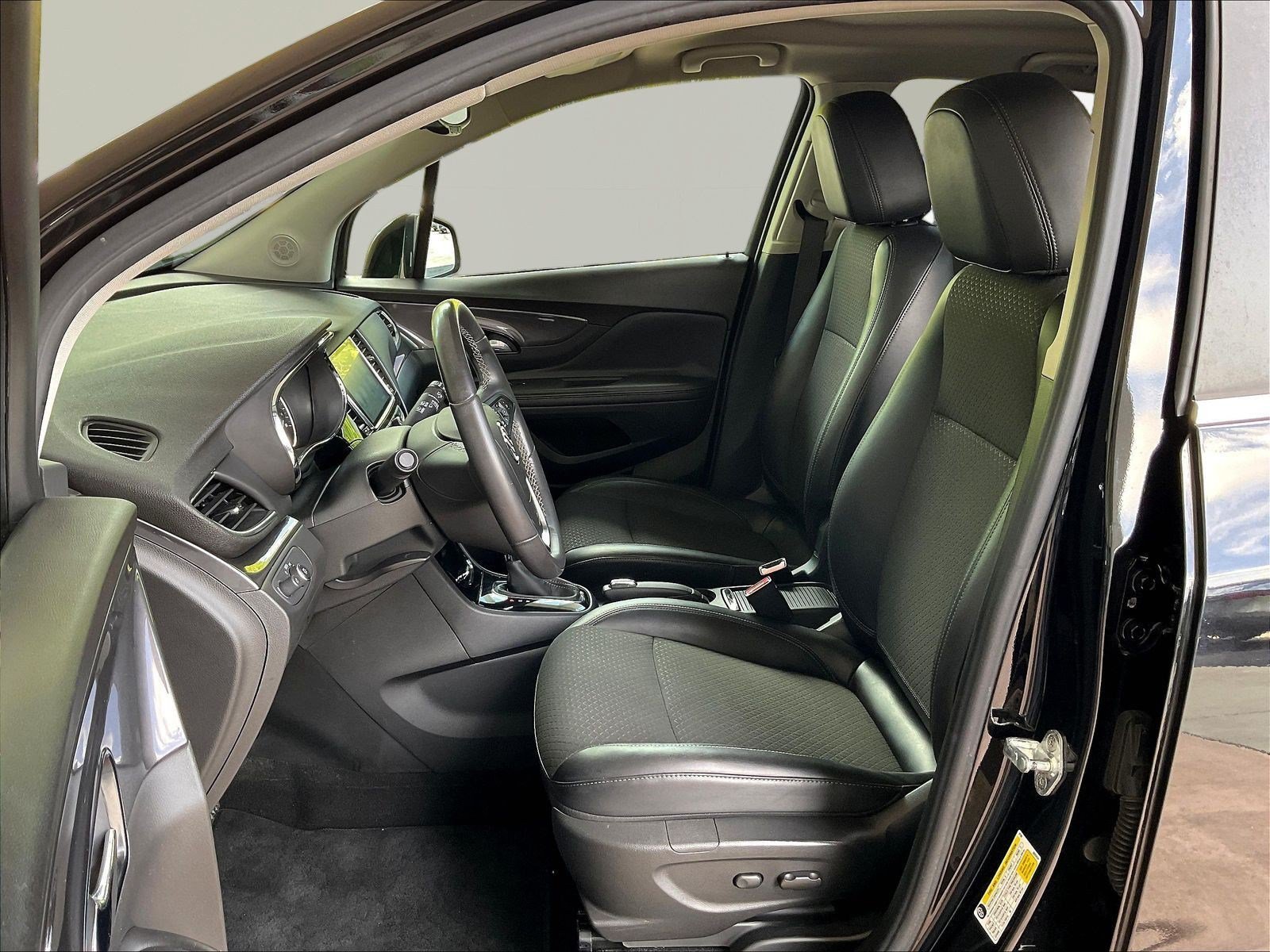 Used 2021 Buick Encore Preferred w/ Safety Package FWD image 20