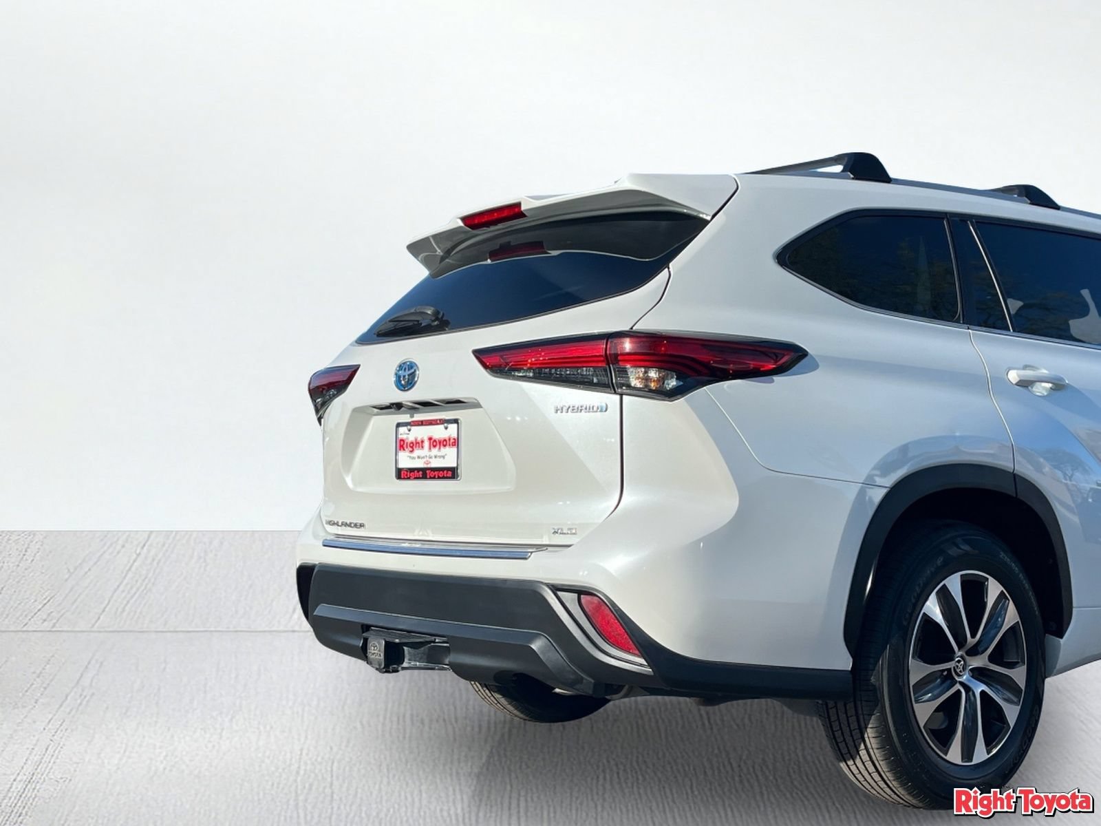 Used 2023 Toyota Highlander XLE FWD image 11