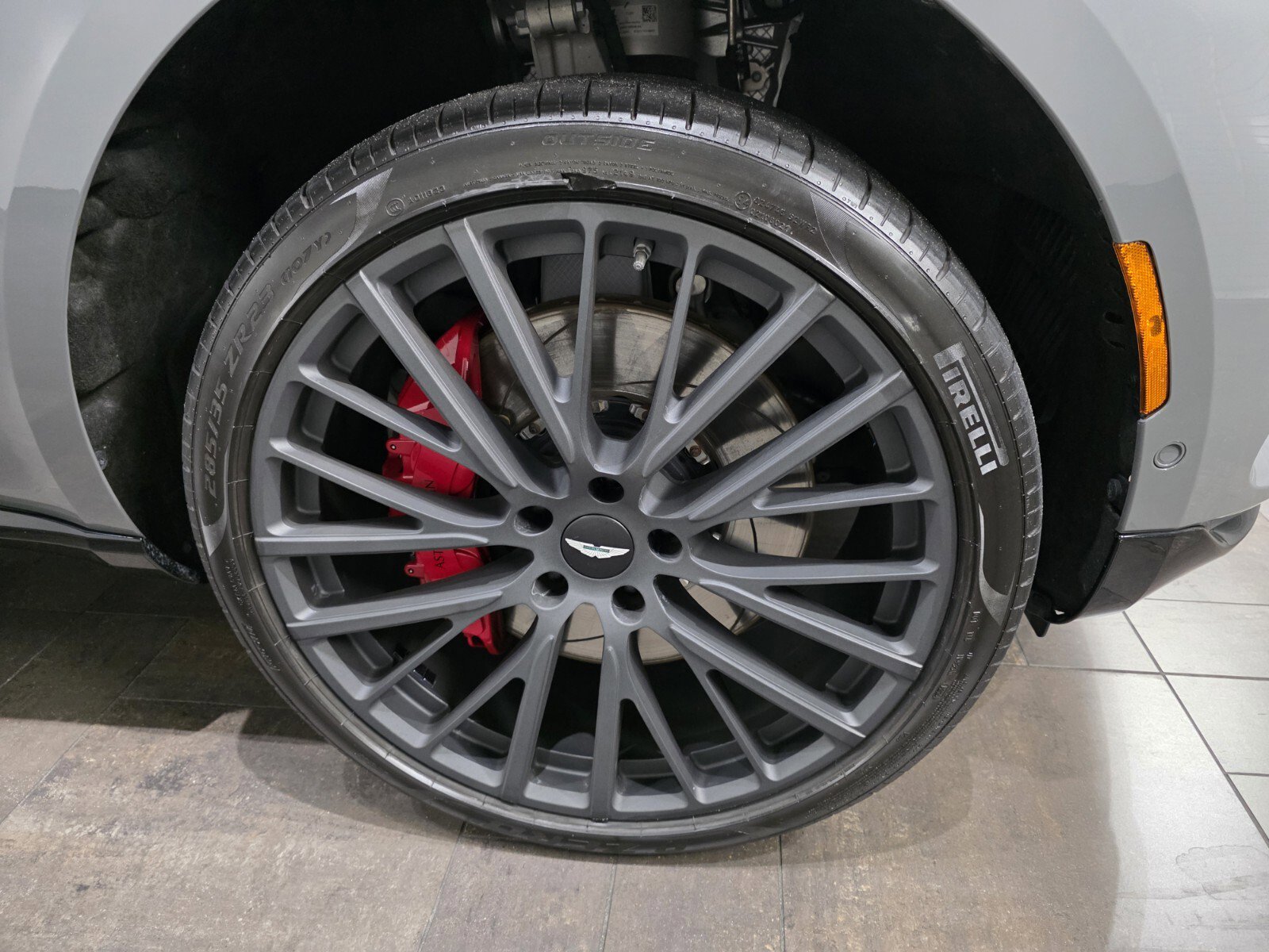 Used 2023 Aston Martin DBX image 4