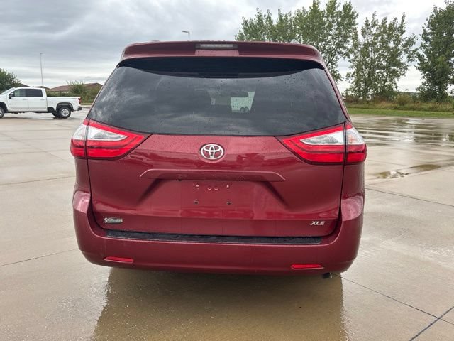 Used 2017 Toyota Sienna XLE FWD image 7