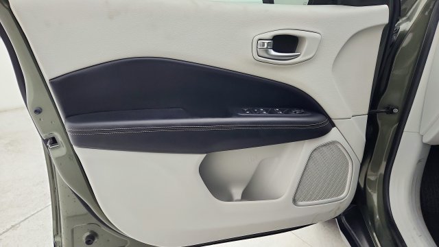 Used 2019 Jeep Compass Latitude FWD image 27