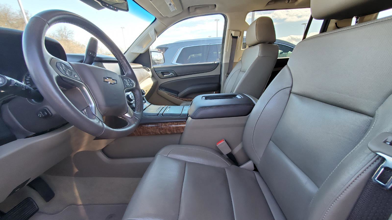 Used 2017 Chevrolet Suburban Premier image 3