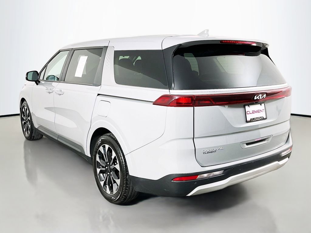 Used 2024 Kia Carnival EX image 8