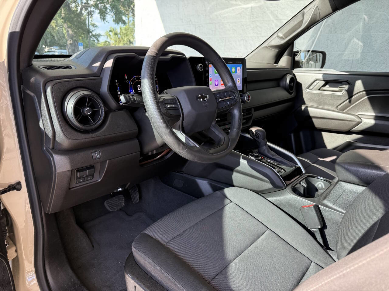 Used 2023 Chevrolet Colorado Trail Boss w/ Technology Package image 13