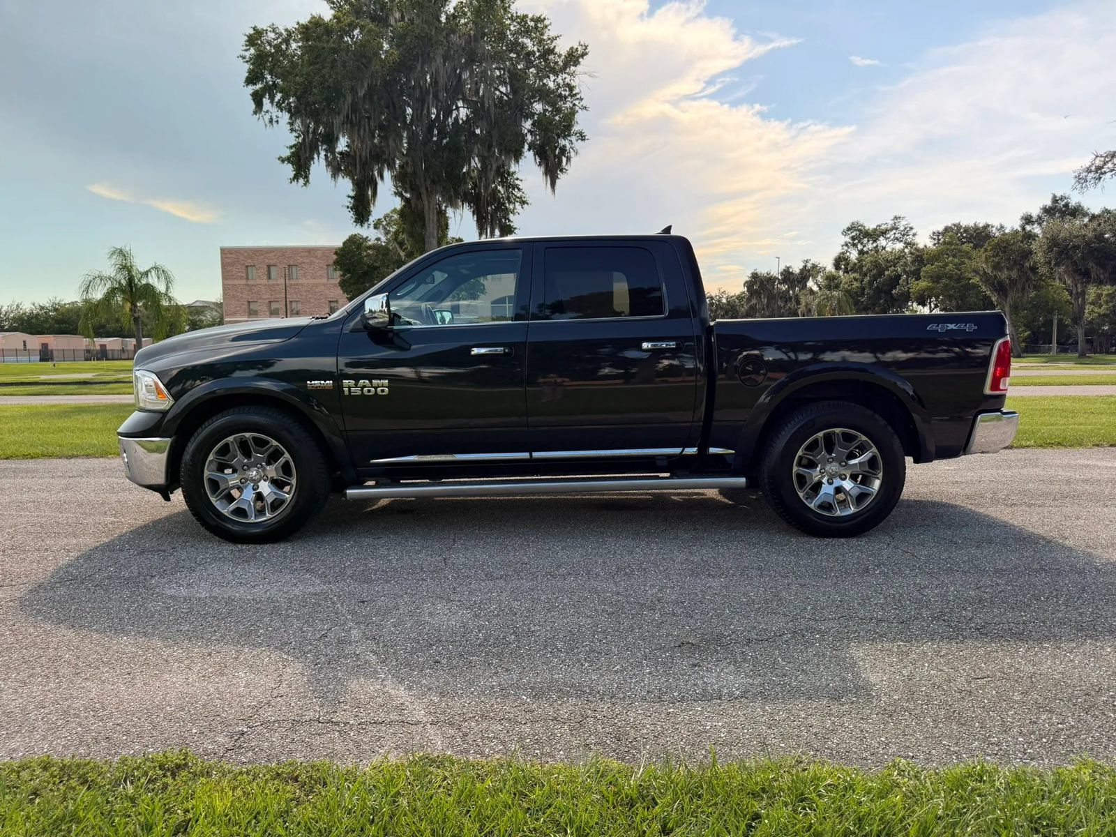 Used 2017 RAM 1500 Limited AWD/4WD image 9