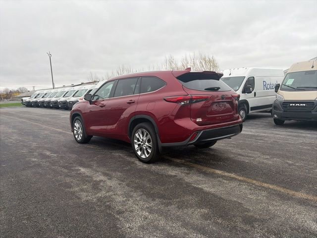 Used 2021 Toyota Highlander Limited AWD/4WD image 3