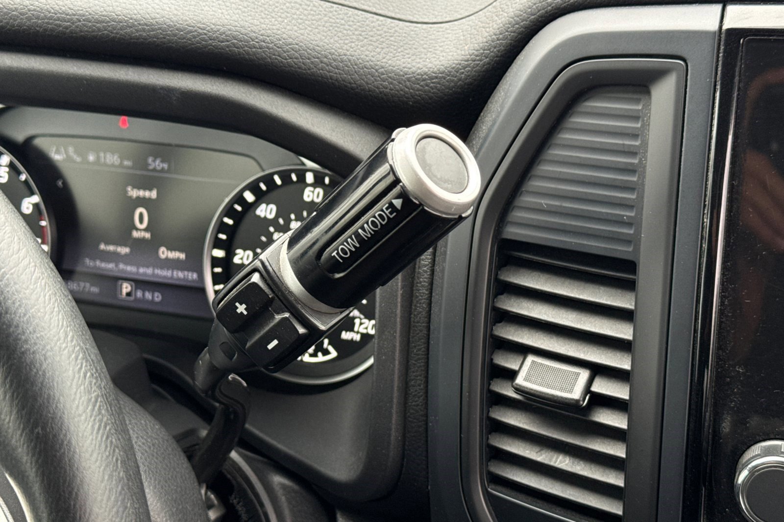 Used 2023 Nissan Titan SV image 24