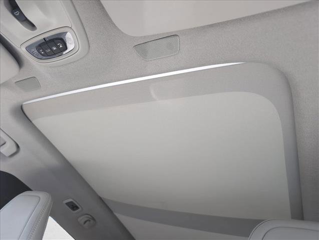 Used 2021 Volvo XC40 T5 Inscription w/ Climate Package image 15