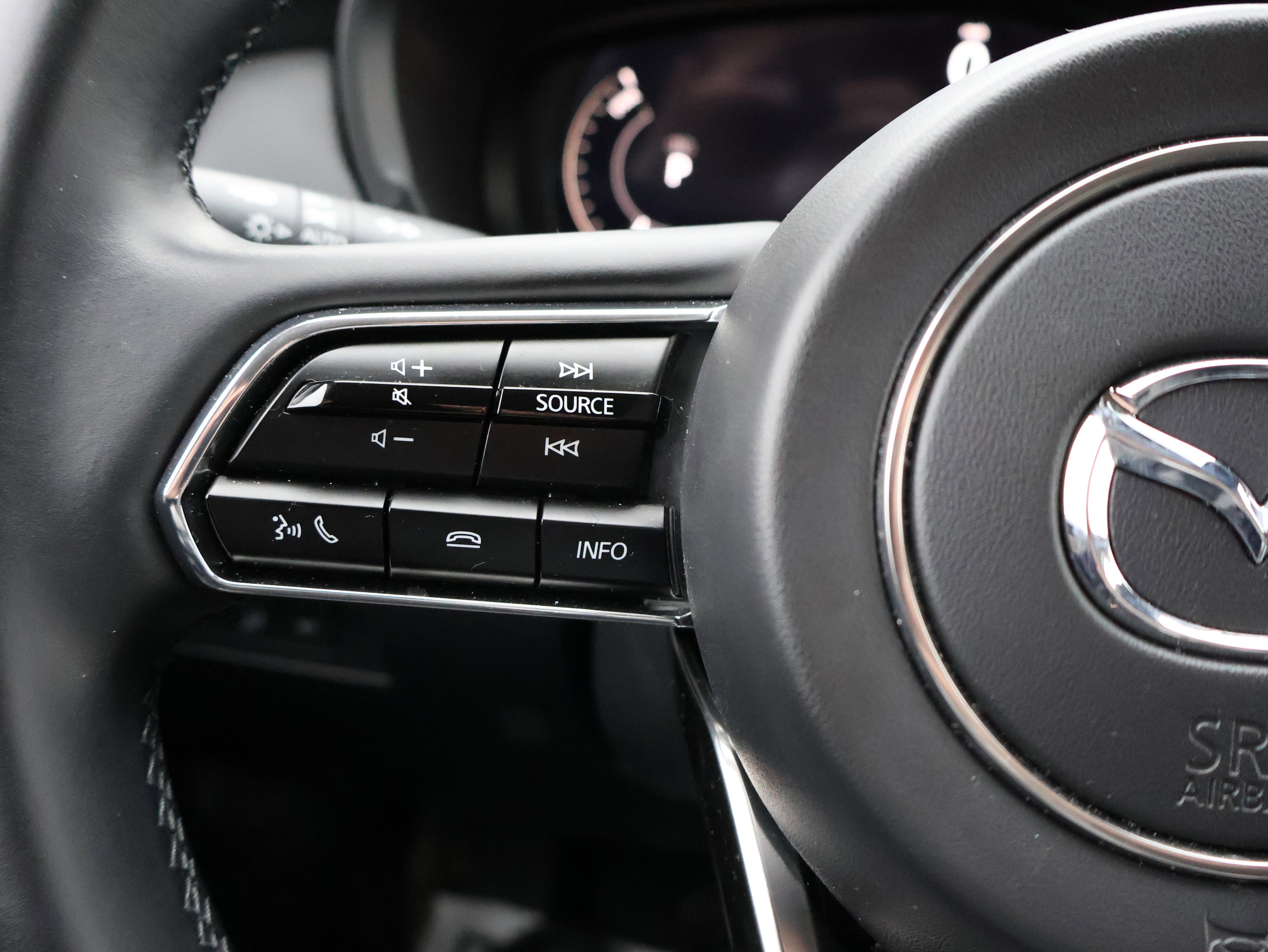 Used 2025 MAZDA CX-70 Plug-In Hybrid w/ Premium Pkg image 35