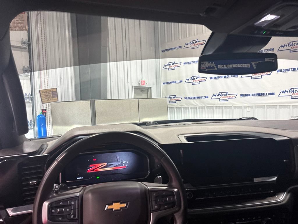 Used 2022 Chevrolet Silverado 1500 LTZ w/ Z71 Off-Road Package AWD/4WD image 2