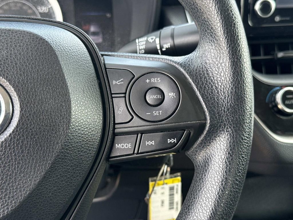 Used 2021 Toyota Corolla LE image 24