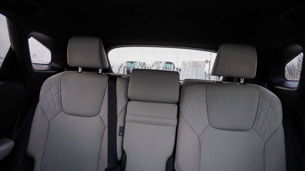 Used 2024 Lexus RX 350h w/ Kick Sensor & Tow Package image 27