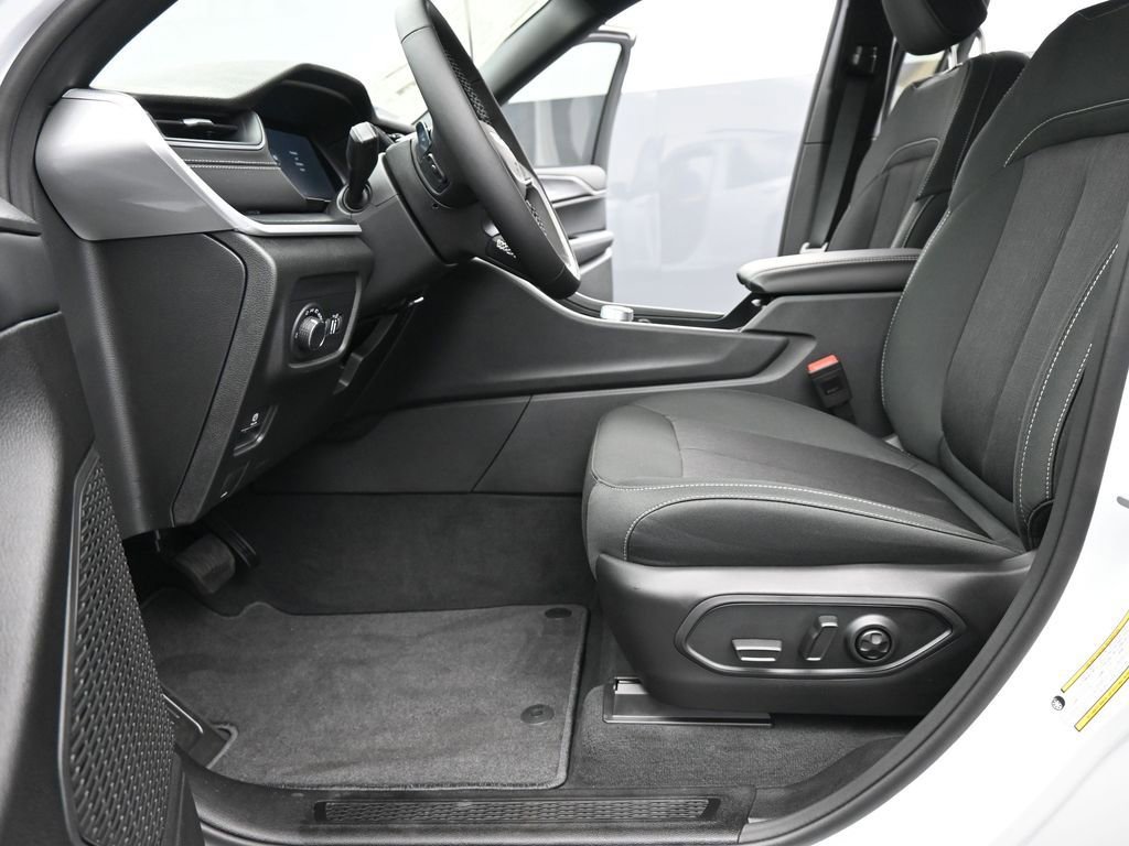 New 2025 Jeep Grand Cherokee L Laredo w/ Luxury Tech Group I image 10