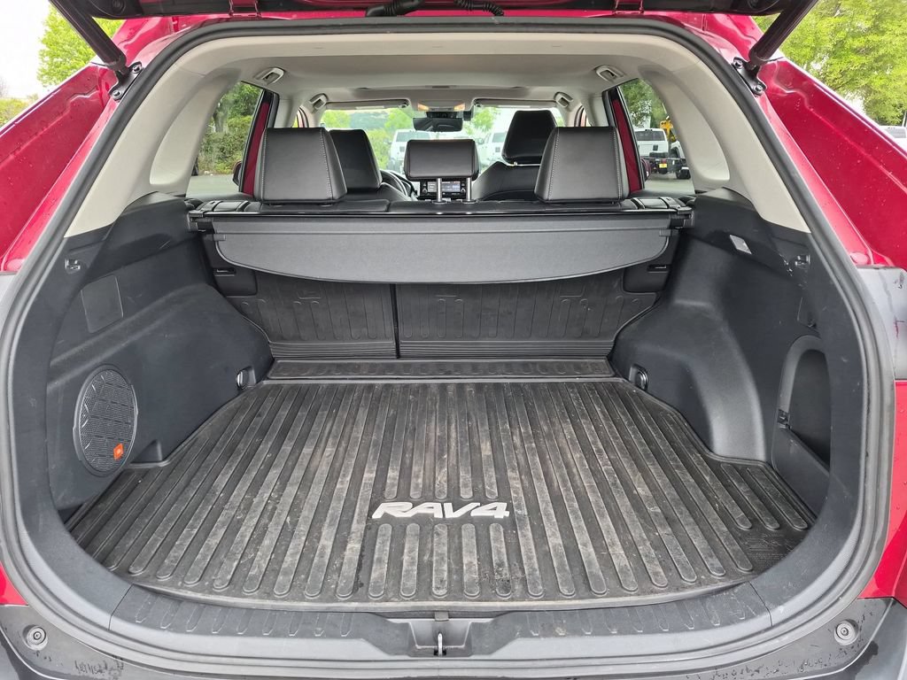 Used 2021 Toyota RAV4 XLE Premium AWD/4WD image 16