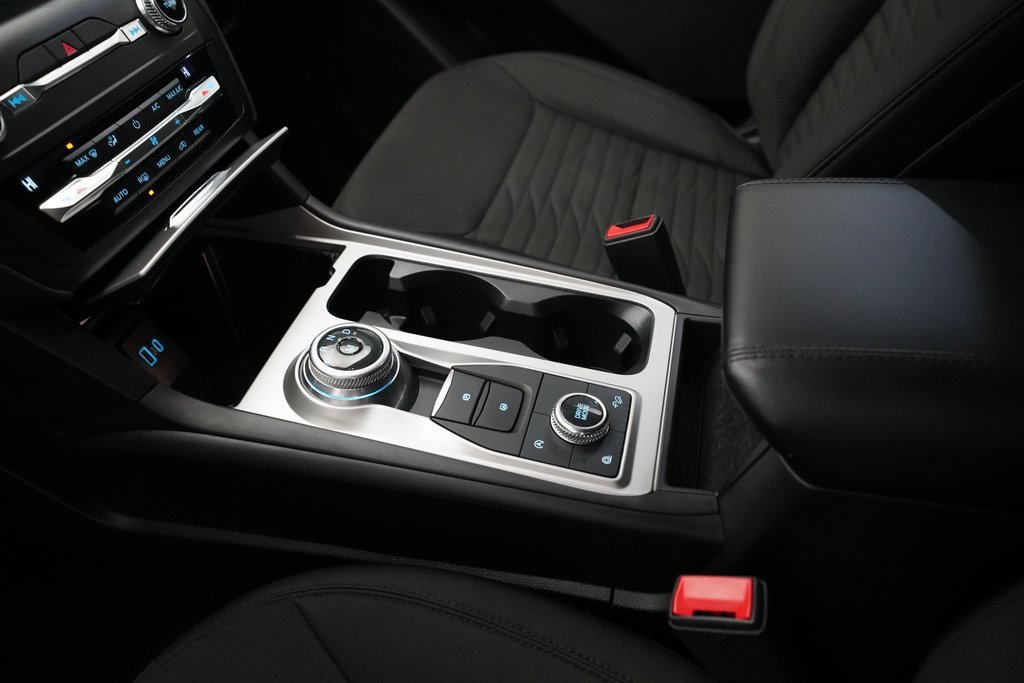 Used 2020 Ford Explorer XLT w/ Class III Trailer Tow Package image 17