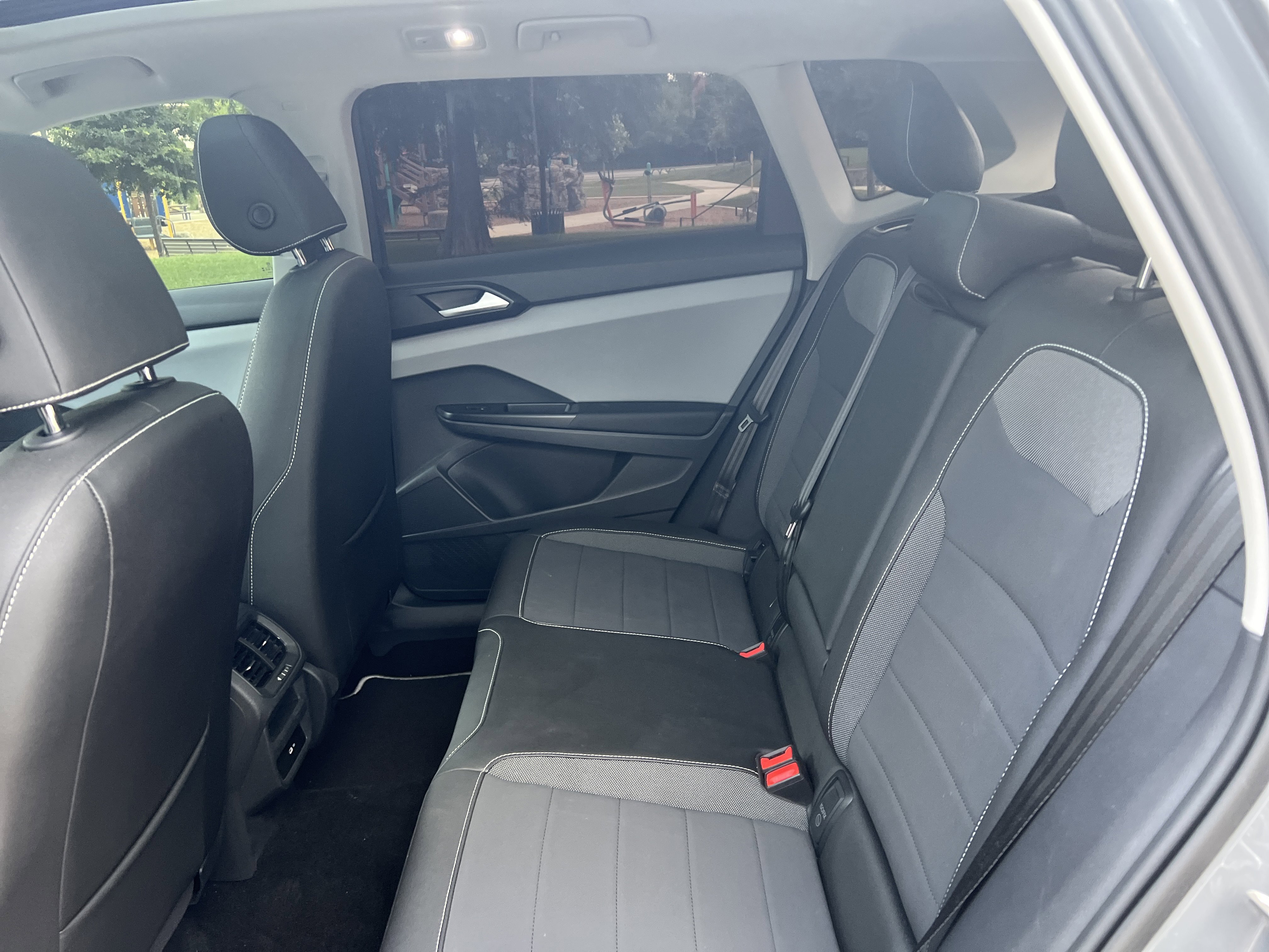 Used 2023 Volkswagen Taos SE w/ Panoramic Sunroof Package FWD image 29