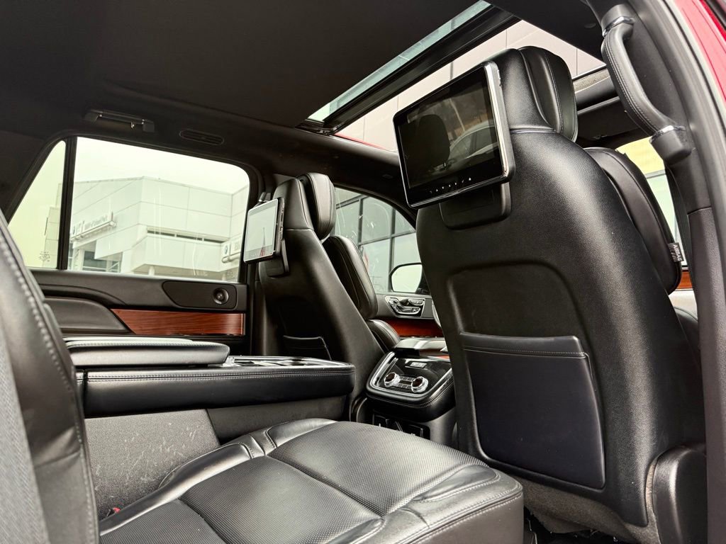 Used 2018 Lincoln Navigator Reserve w/ Technology Package image 33