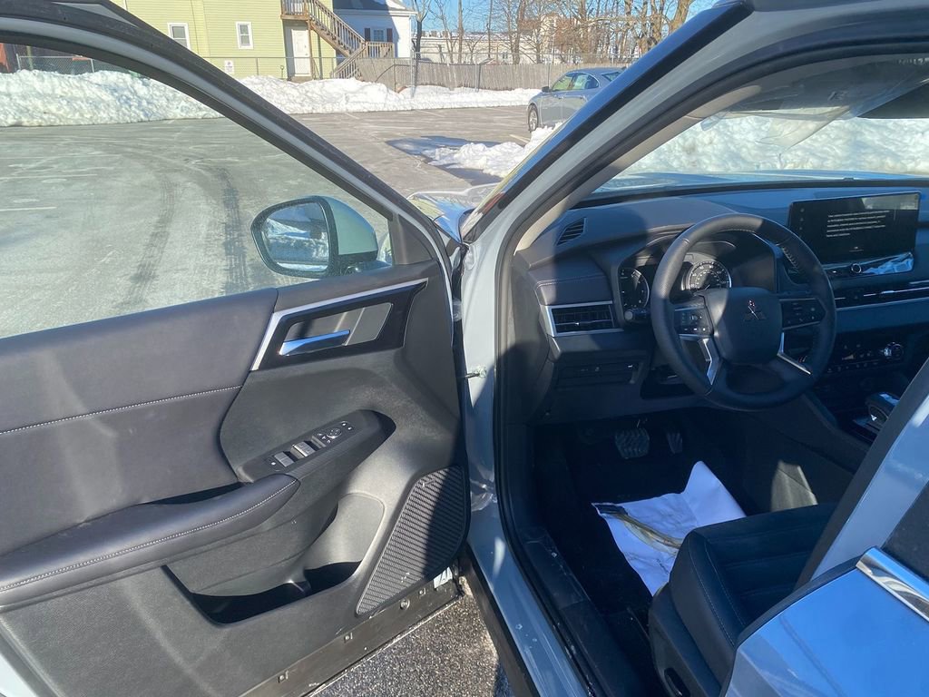 New 2026 Mitsubishi Outlander SE image 10