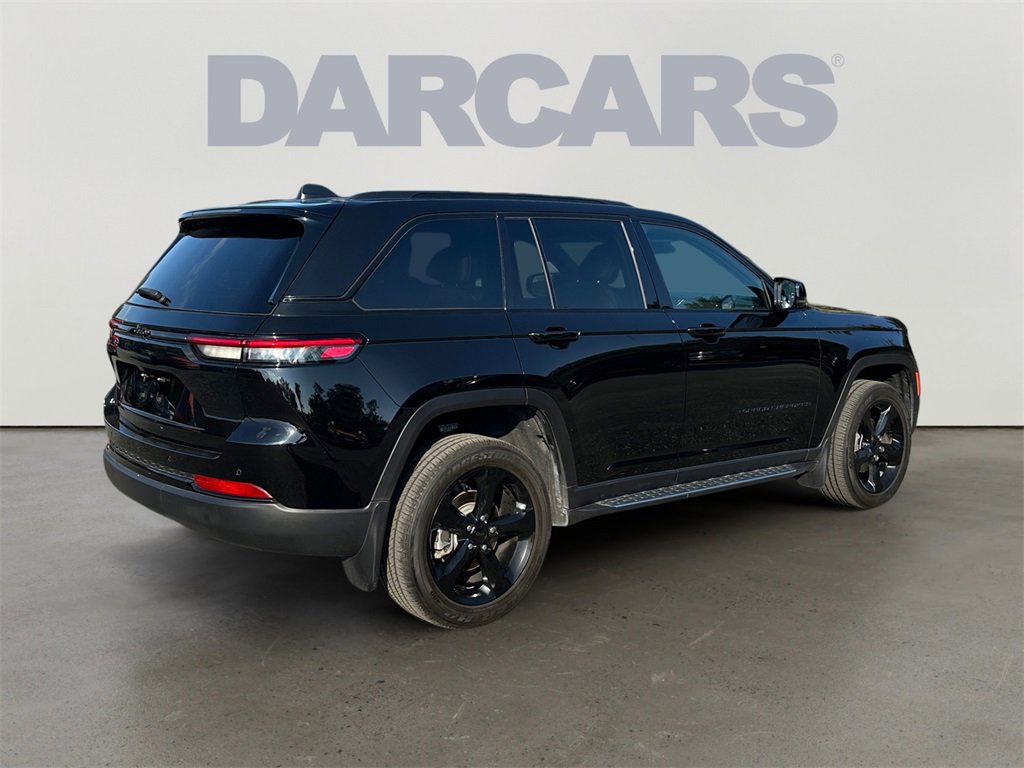 Used 2024 Jeep Grand Cherokee Altitude image 7