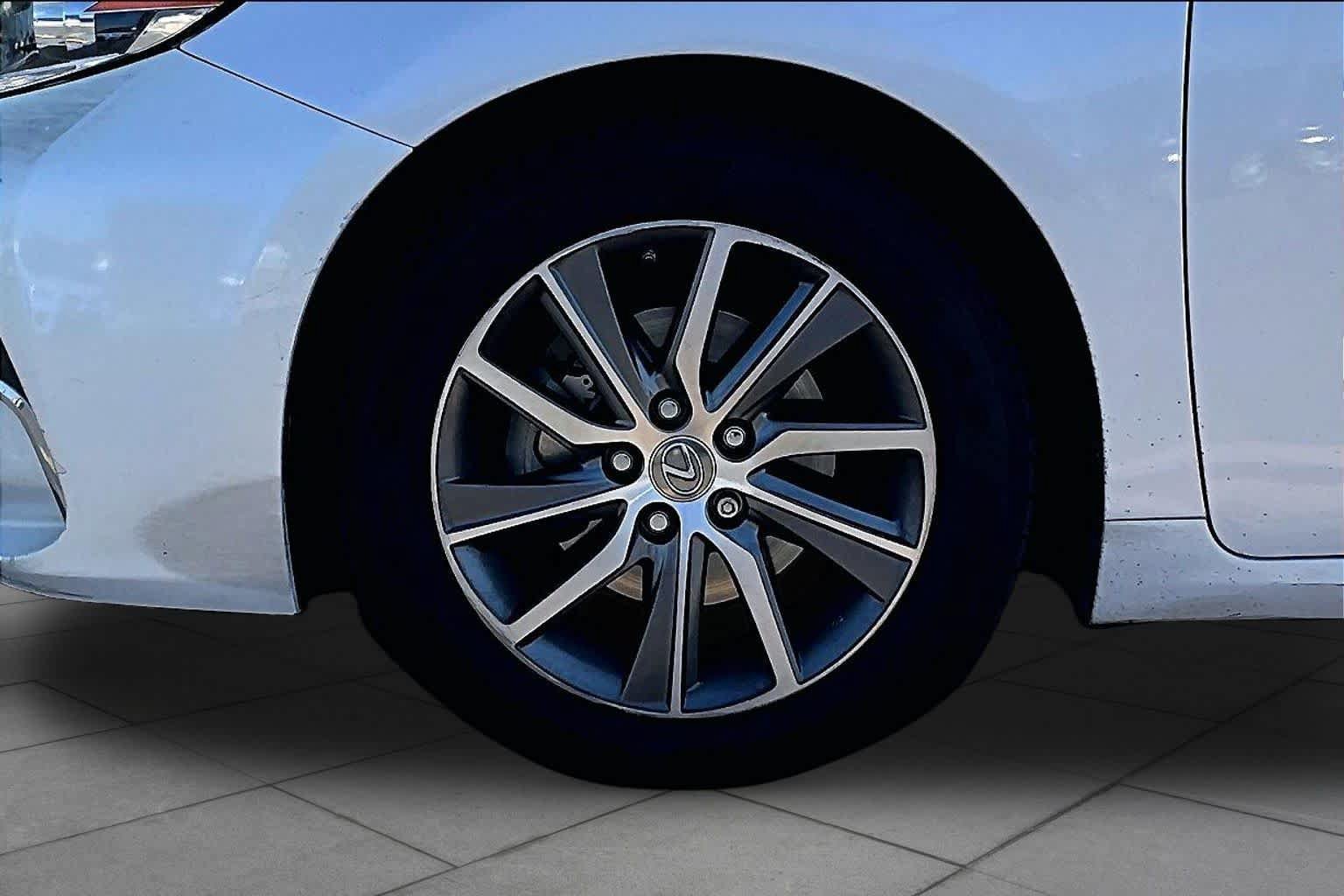 Used 2016 Lexus ES 300h w/ Navigation System Package FWD image 10