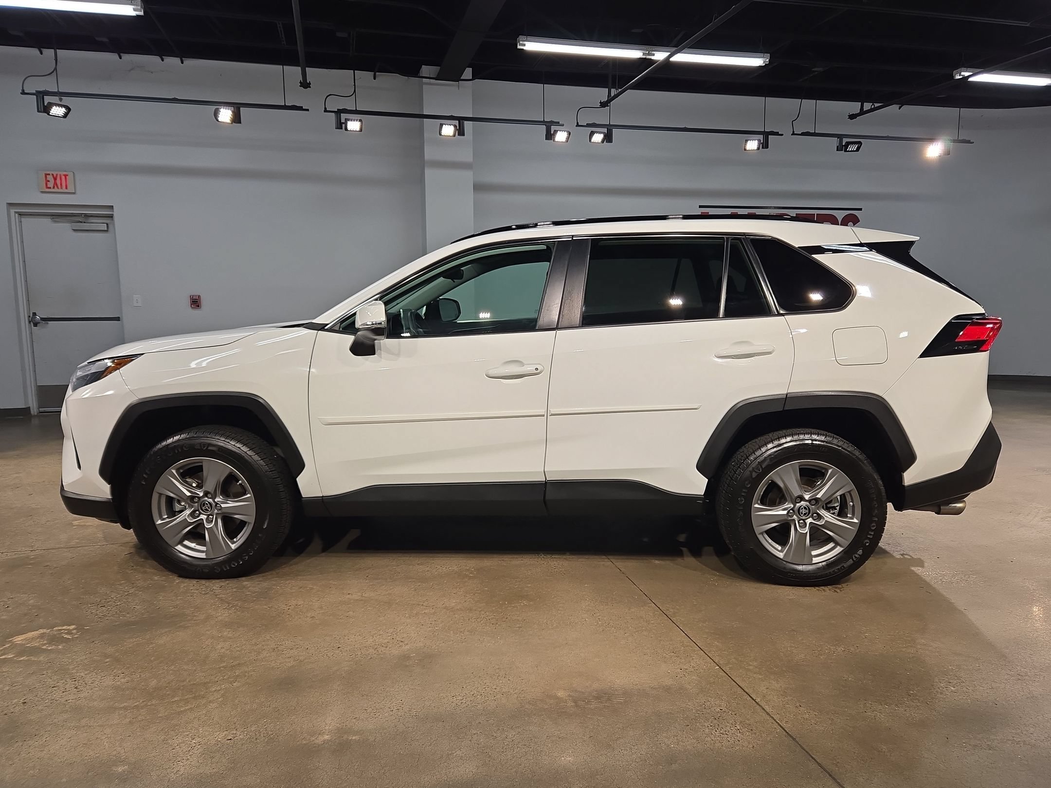 Used 2024 Toyota RAV4 LE AWD/4WD image 4