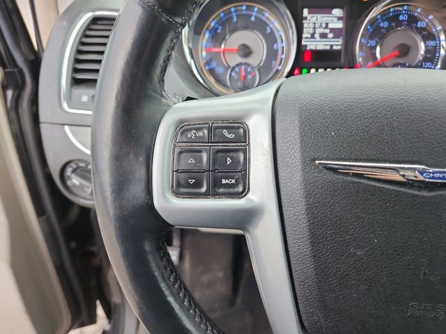 Used 2013 Chrysler Town & Country Touring image 12