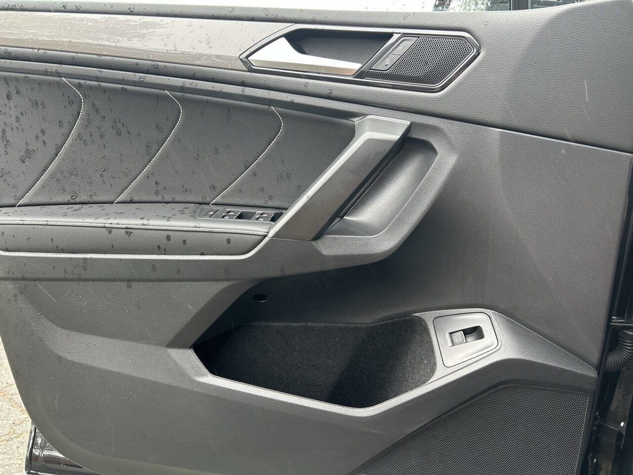 Used 2022 Volkswagen Tiguan SE image 38