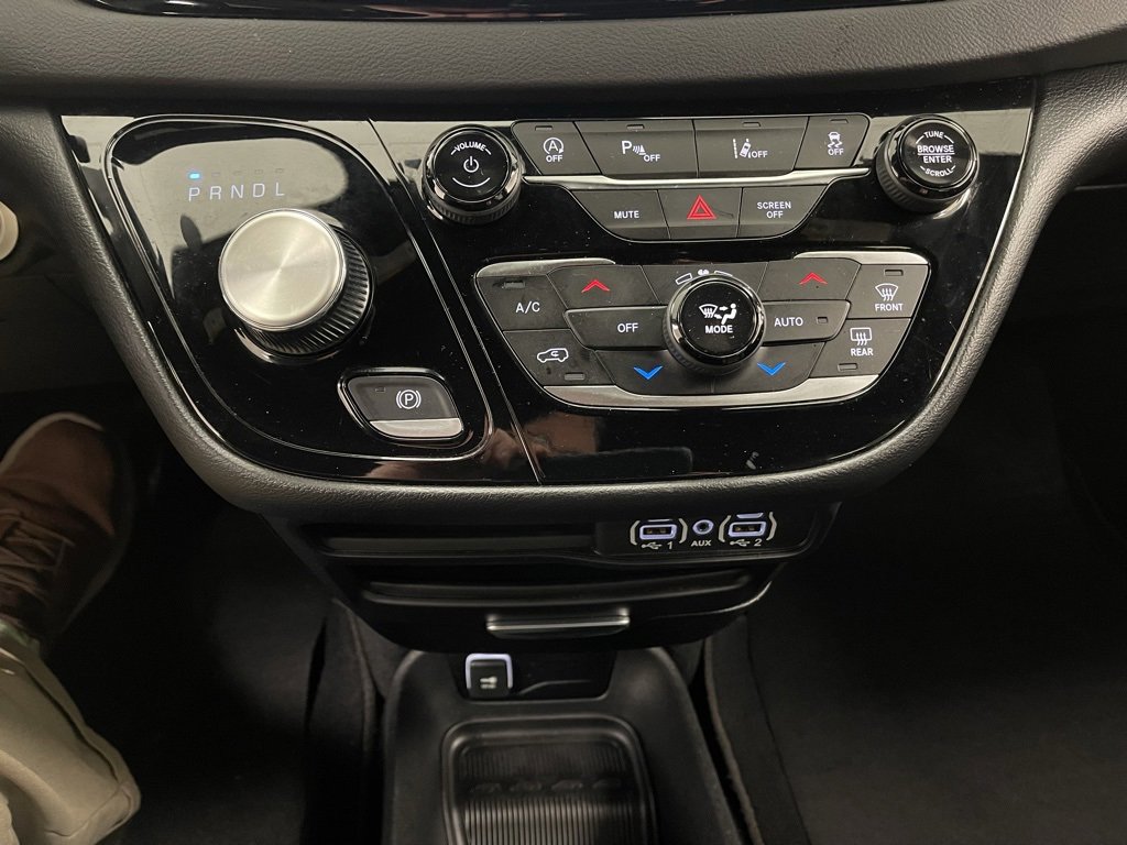 Used 2025 Chrysler Pacifica Select image 28