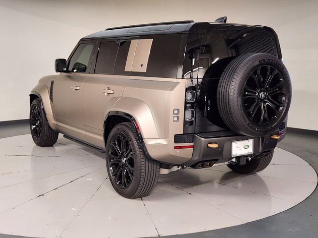 Used 2025 Land Rover Defender 110 image 6