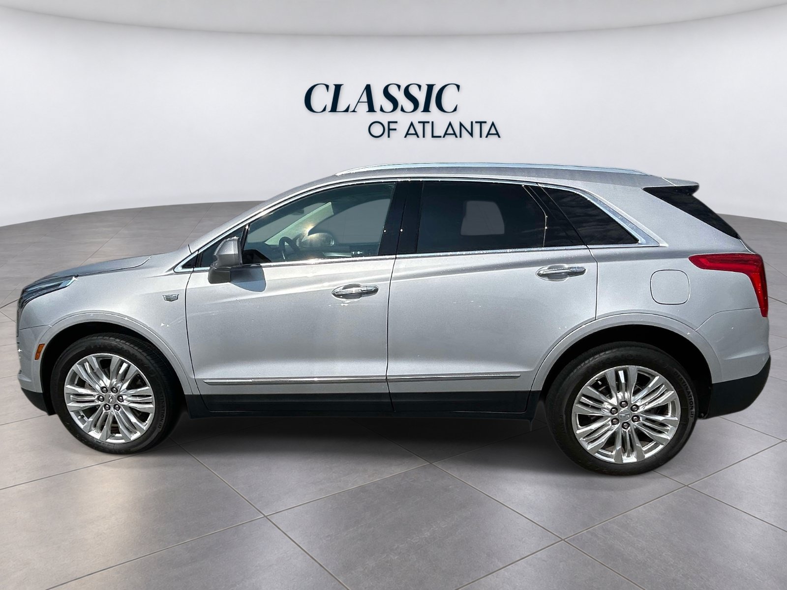 Used 2018 Cadillac XT5 Premium Luxury FWD image 2