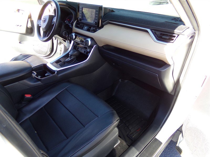 Used 2019 Toyota RAV4 LE AWD/4WD image 25