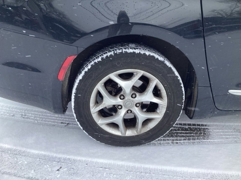 Used 2017 Chrysler Pacifica Touring-L image 9