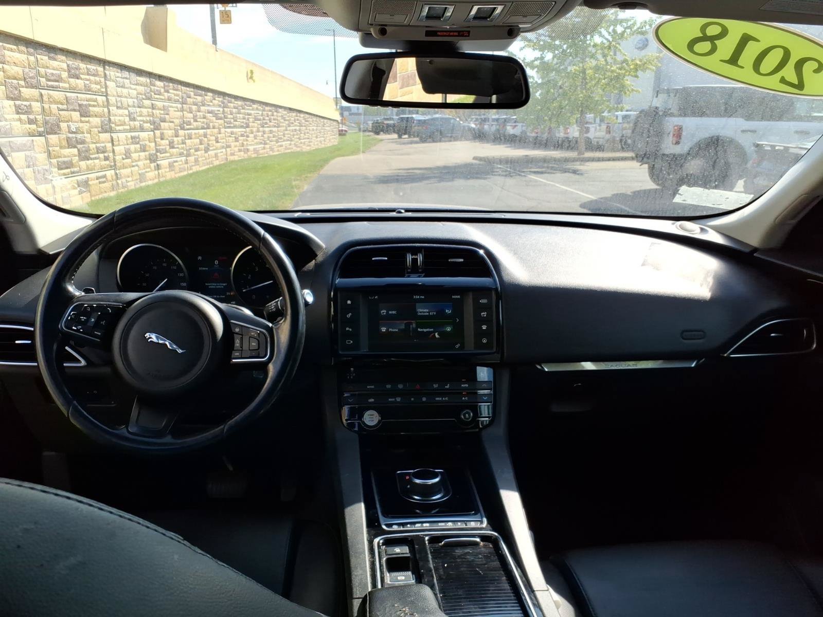 Used 2018 Jaguar F-PACE Premium AWD/4WD image 34