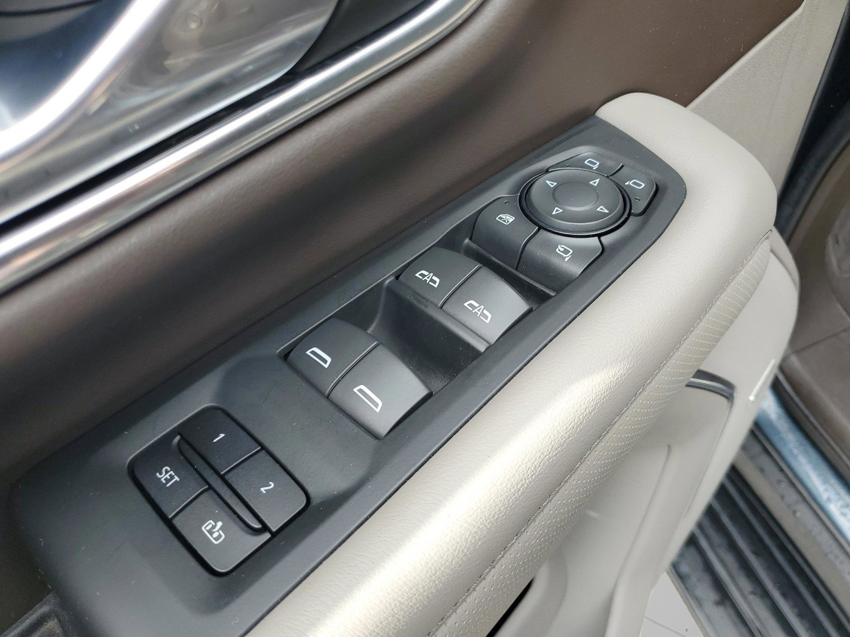 Used 2021 GMC Yukon SLT w/ SLT Premium Package image 18