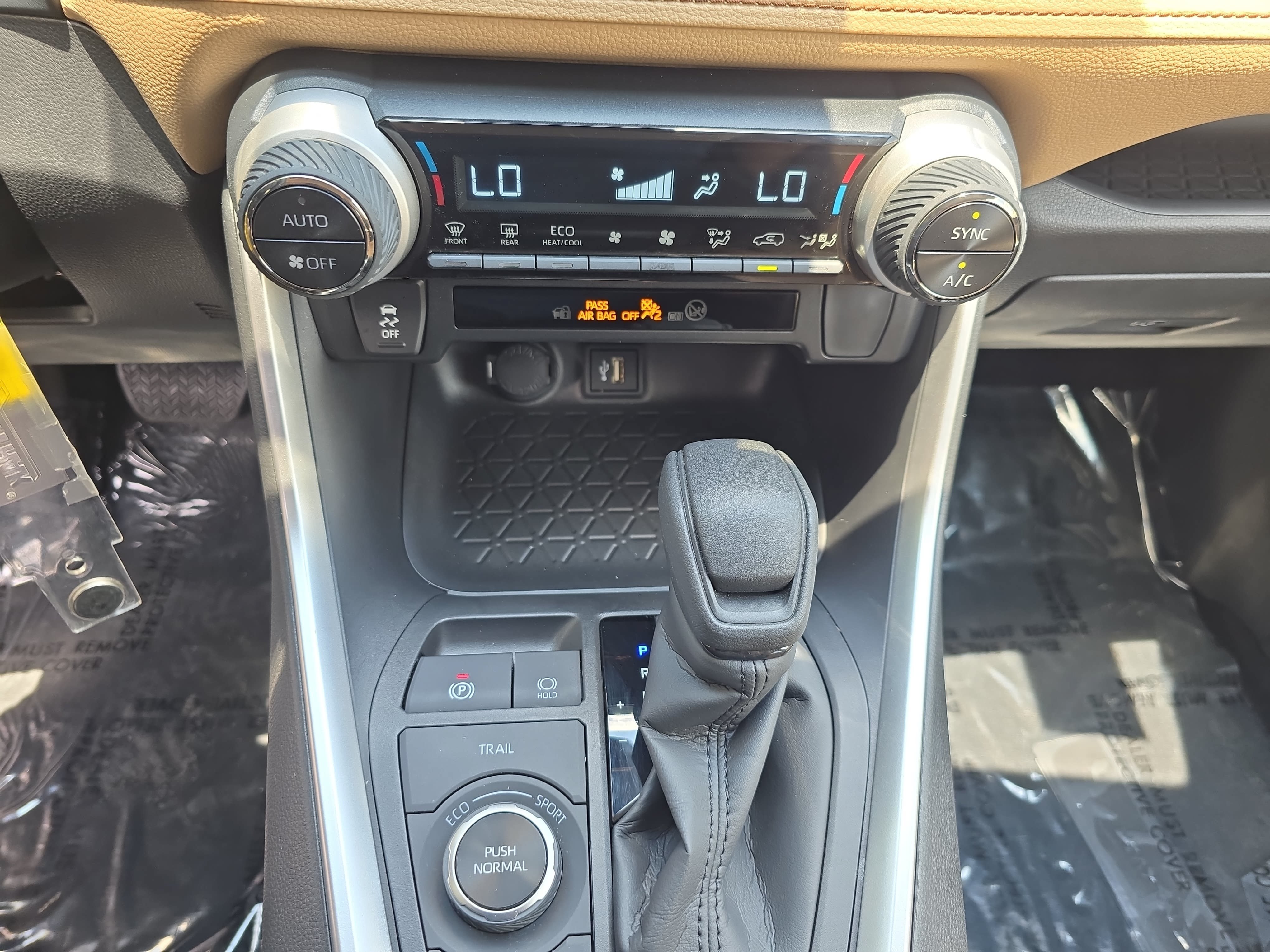 Used 2025 Toyota RAV4 LE AWD/4WD image 23