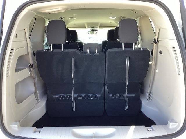 Used 2023 Chrysler Voyager LX image 10