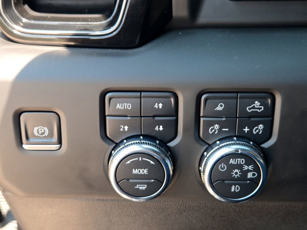 Used 2024 GMC Sierra 2500 AT4 w/ AT4 Premium Plus Package AWD/4WD image 26