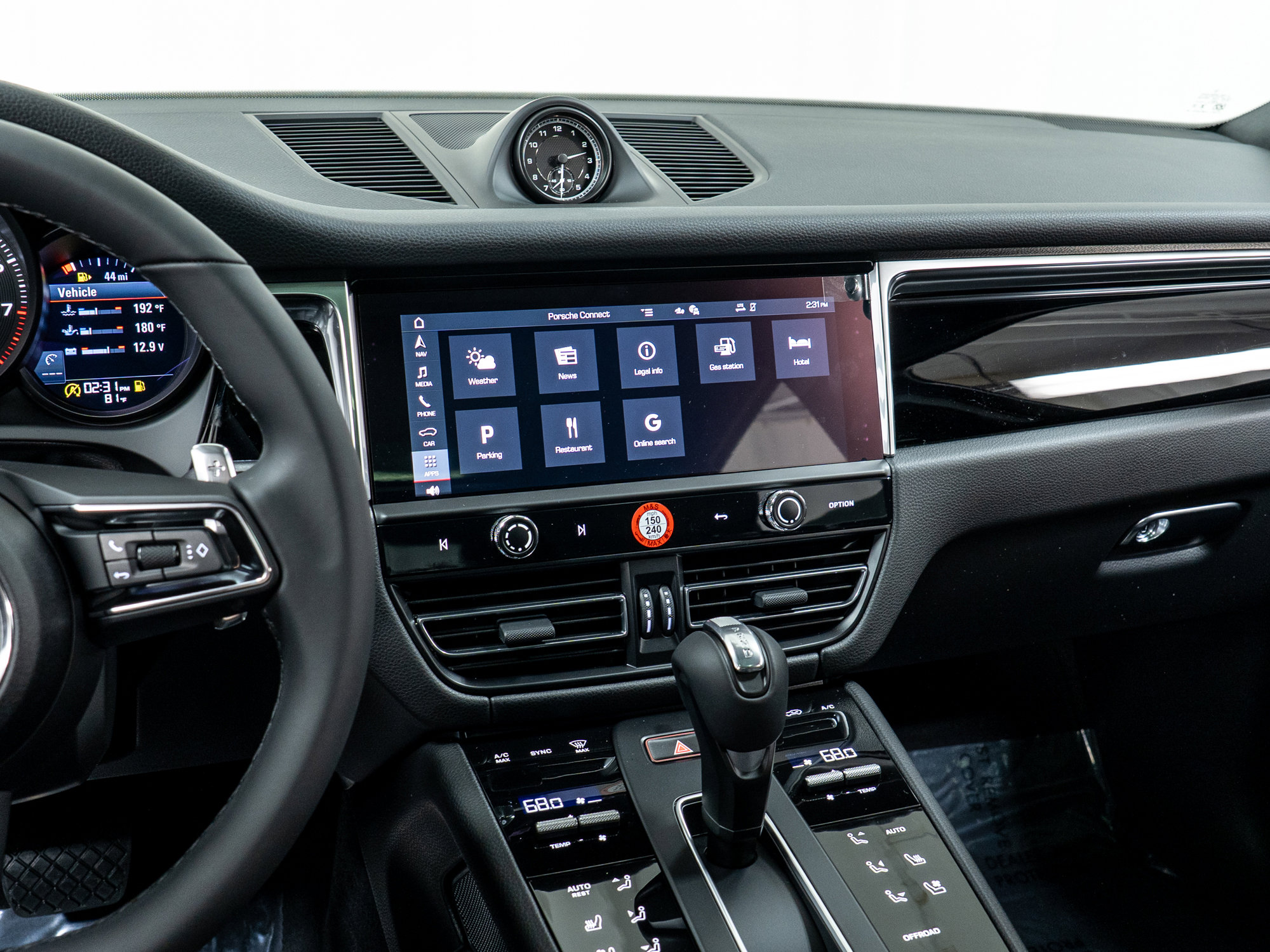 Certified 2025 Porsche Macan image 22