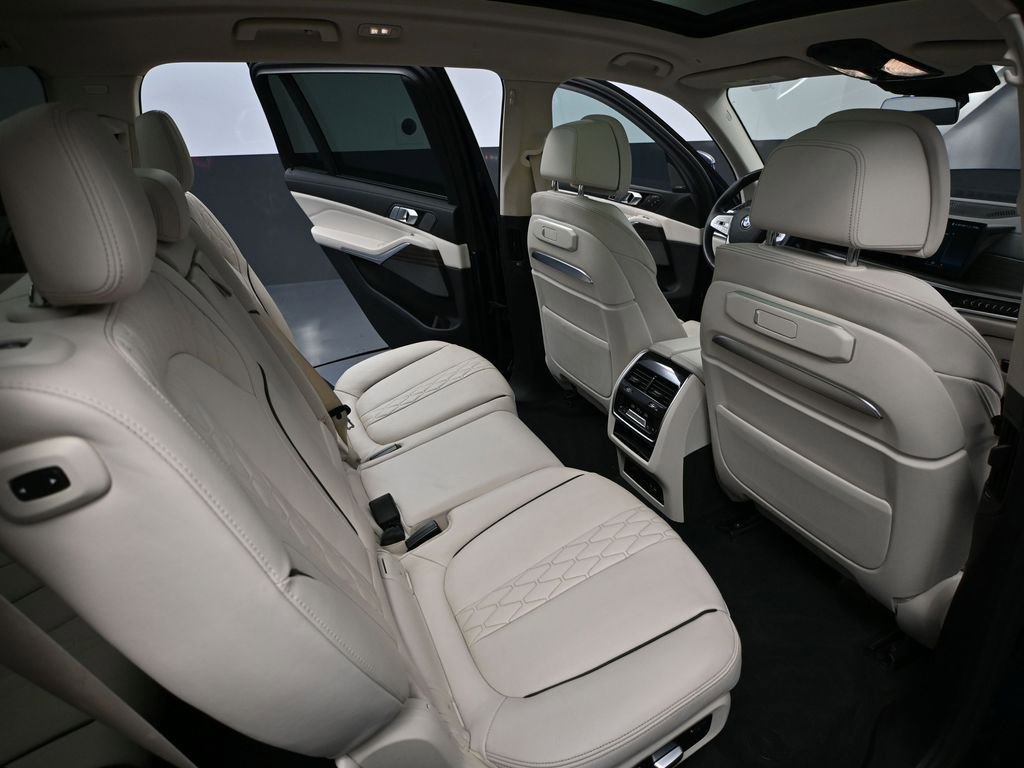 Used 2023 BMW X7 xDrive40i w/ Executive Package image 56