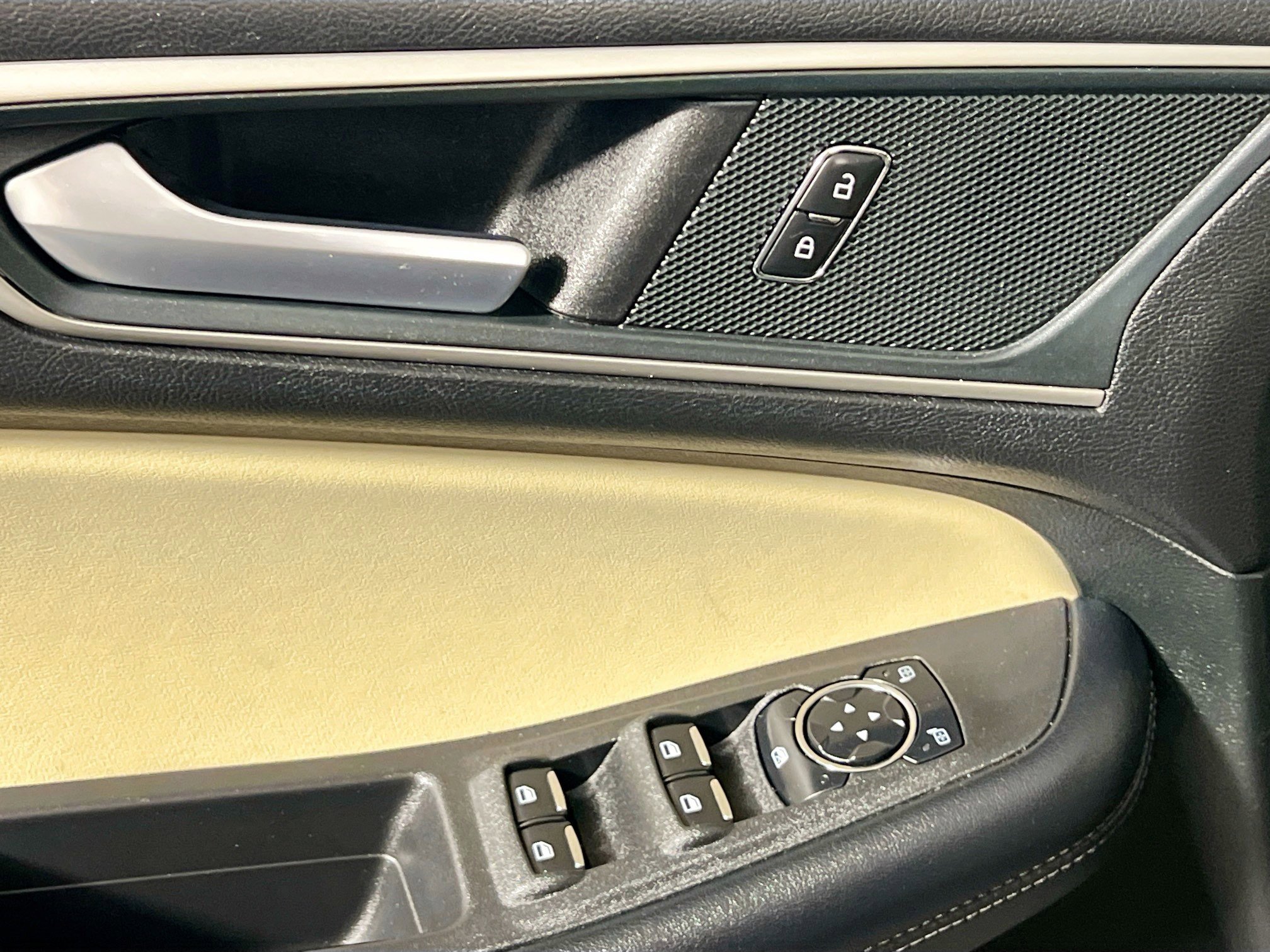 Used 2024 Ford Edge SEL image 16