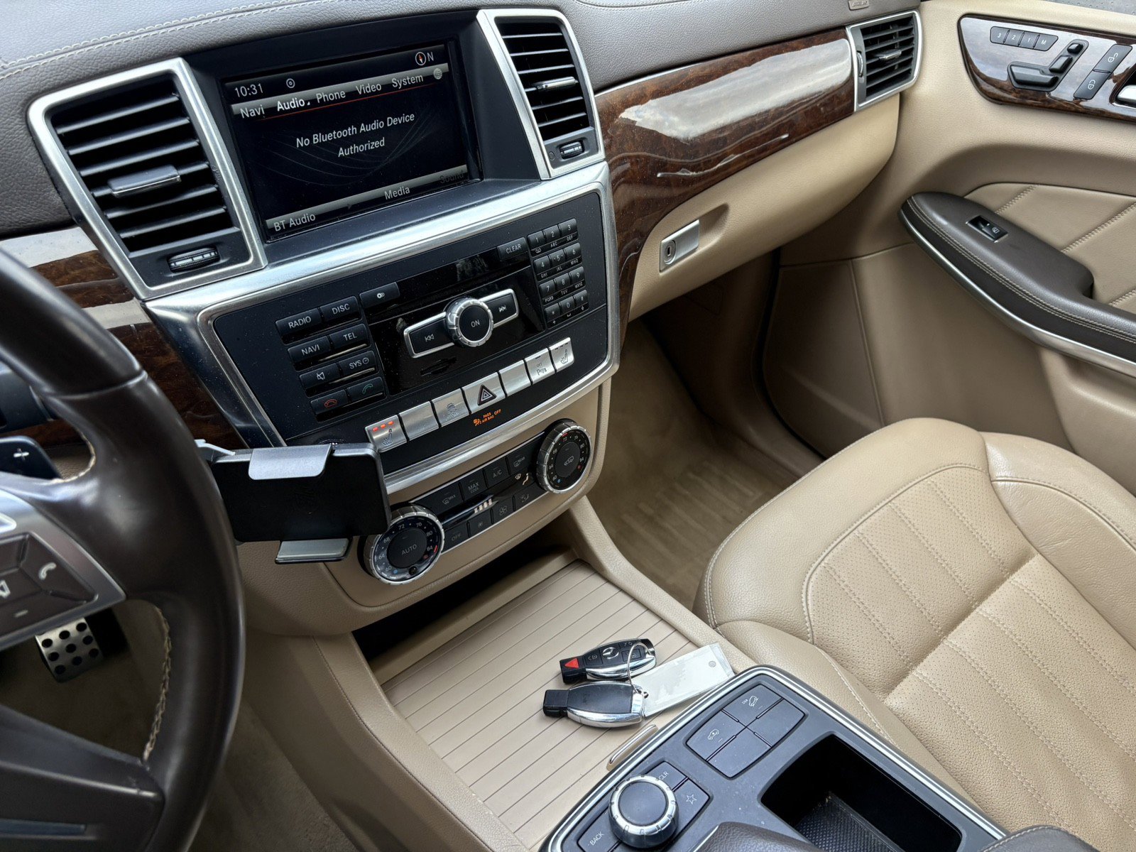 Used 2014 Mercedes-Benz GL 450 4MATIC image 38