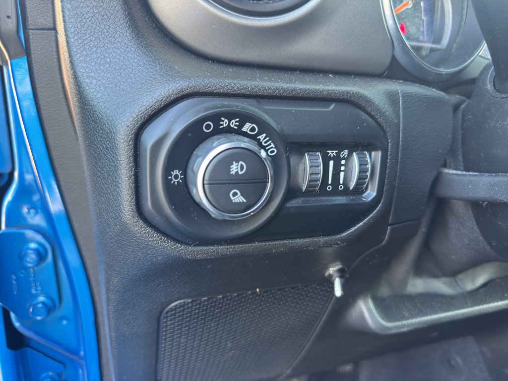 Used 2021 Jeep Gladiator Sport image 28