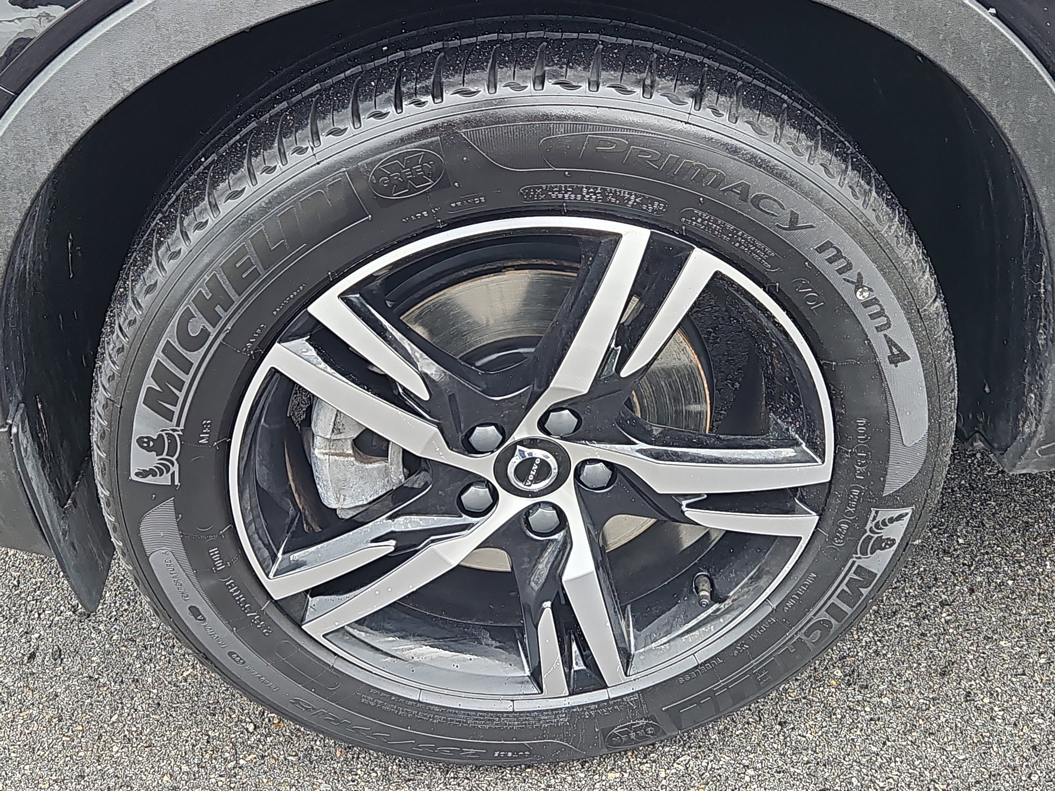 Certified 2023 Volvo XC40 B5 Plus w/ Climate Package image 4