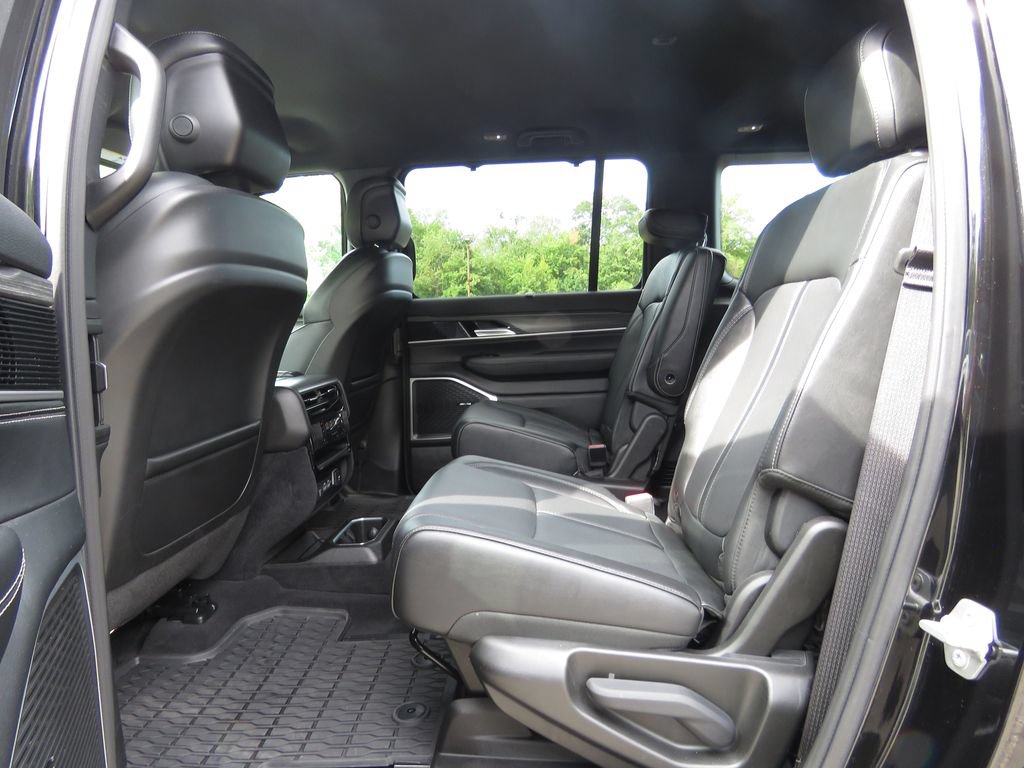 Used 2023 Jeep Wagoneer Series III w/ Convenience Group I AWD/4WD image 21