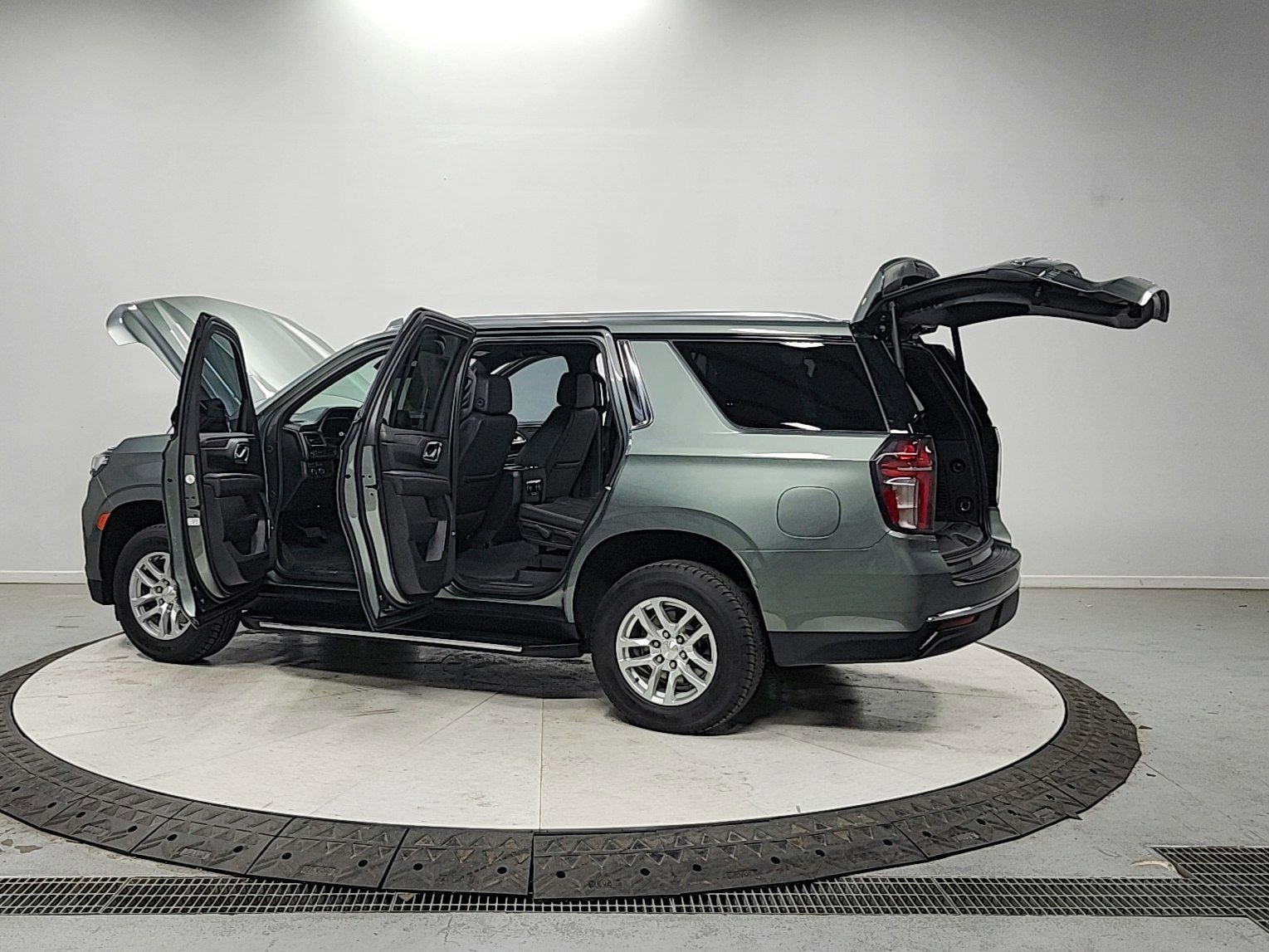 Used 2024 Chevrolet Tahoe LT image 13
